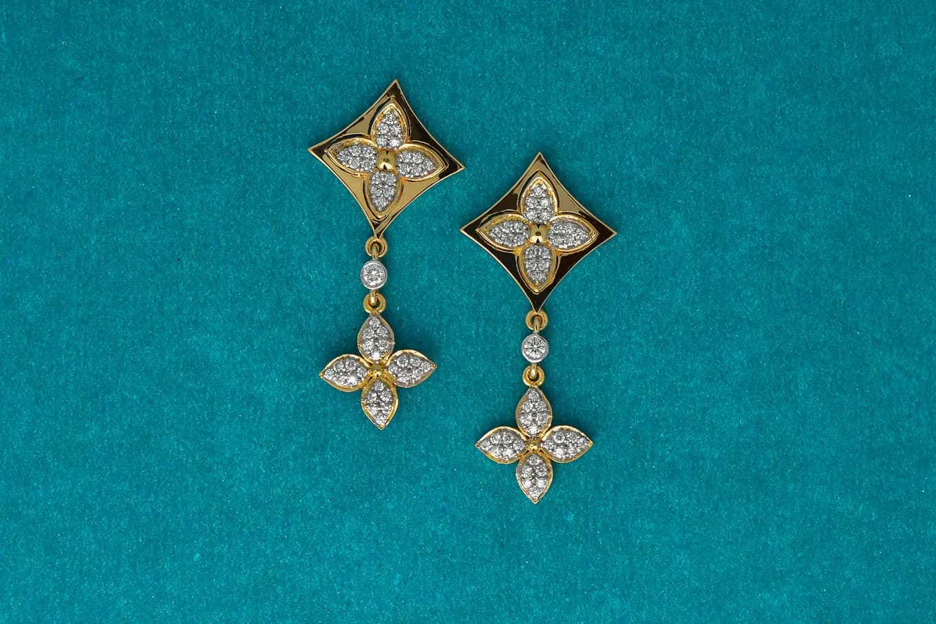 VIBRANT RHOMBUS (18K WITH NATURAL DIAMONDS)