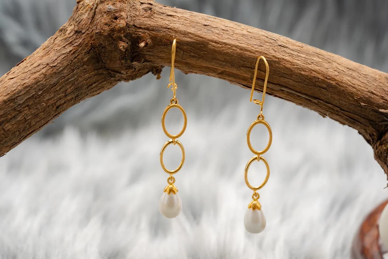 Ellipsoidal Pearl Drop Earring