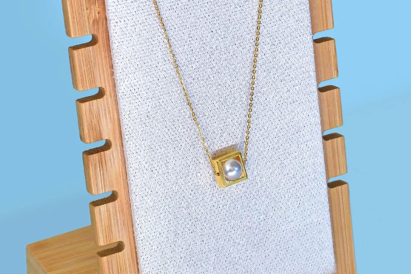 Sole Pearl Necklace