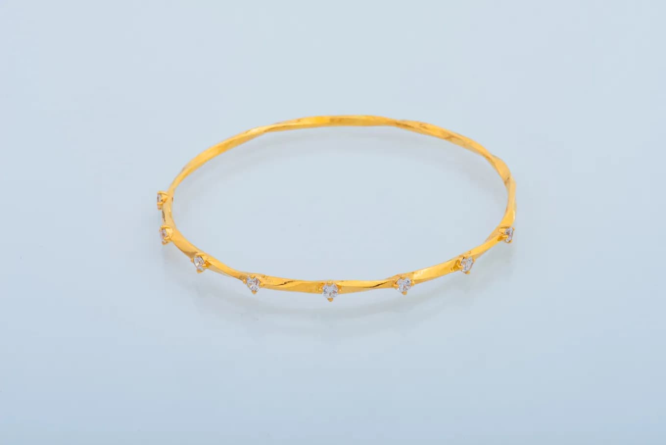 WHITE SPARKLE GOLD BANGLE