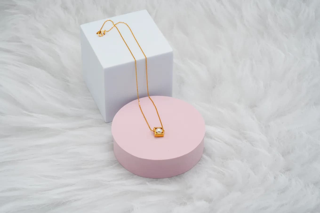 Sole Pearl Necklace