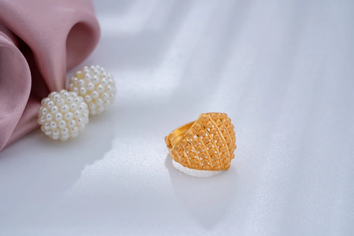 Ornated Women's Gold Ring