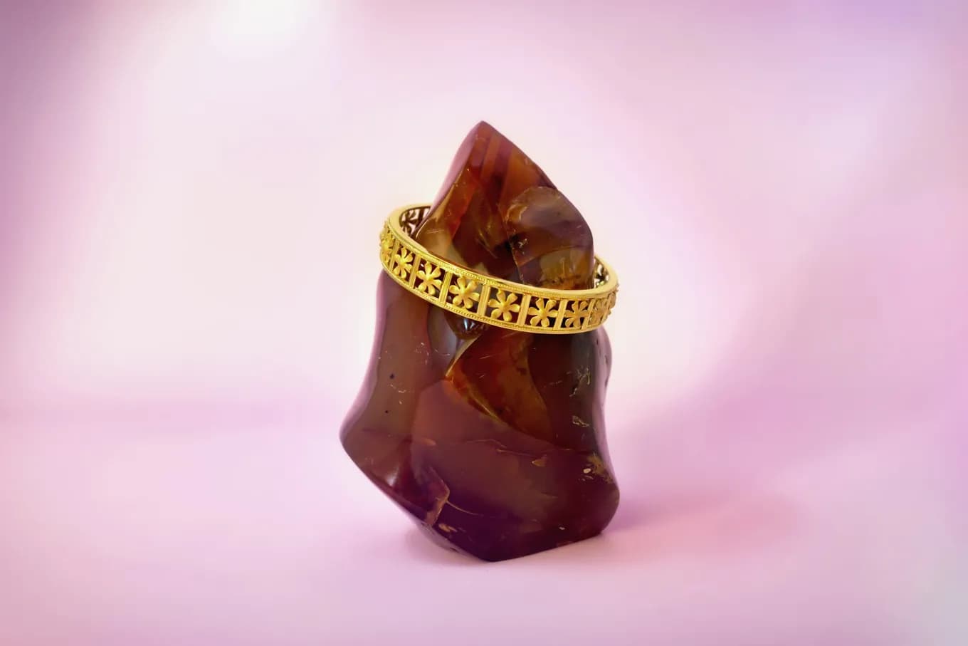 GOLDEN FLORAL BANGLE