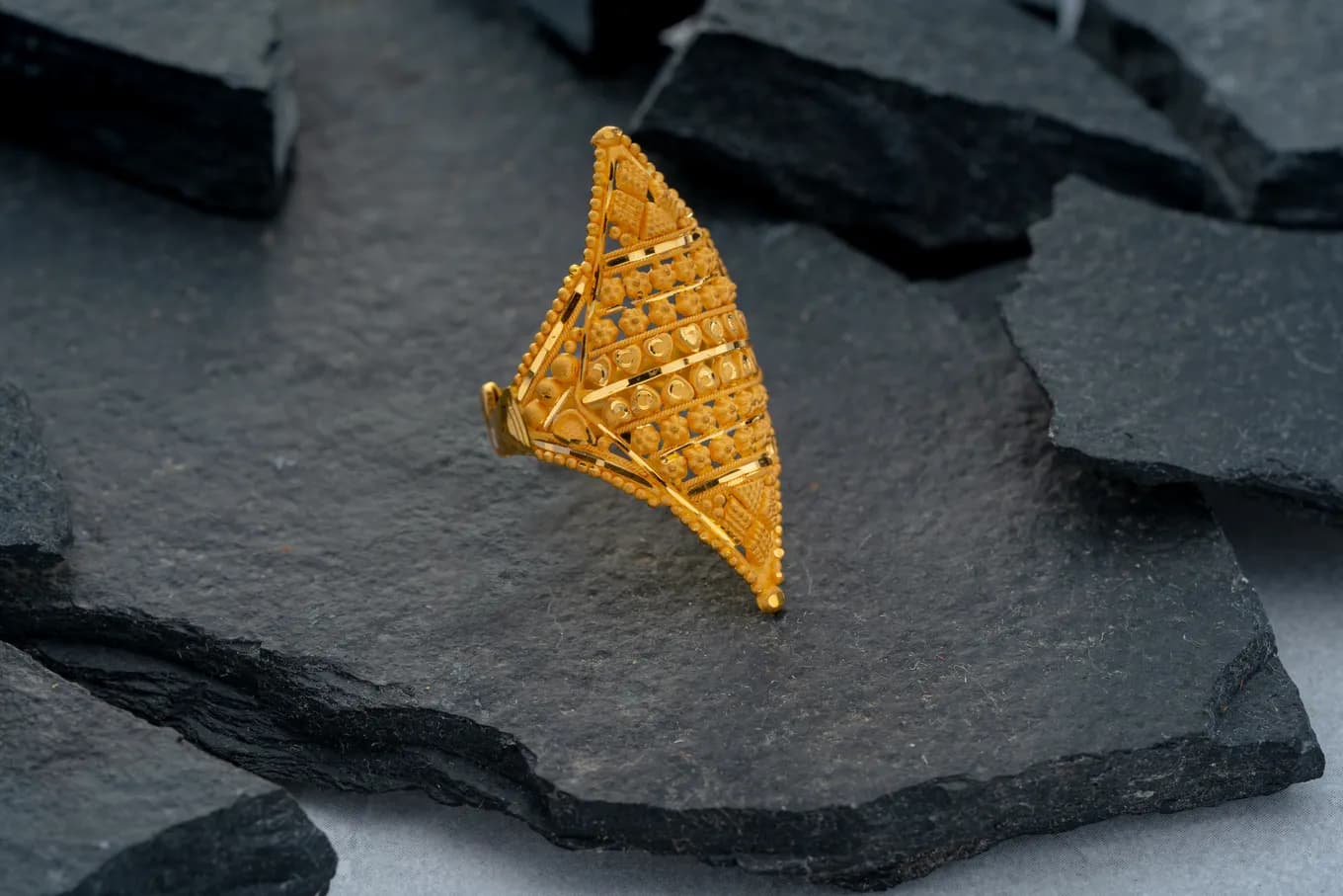 Traditional Rhombus Gold Ring