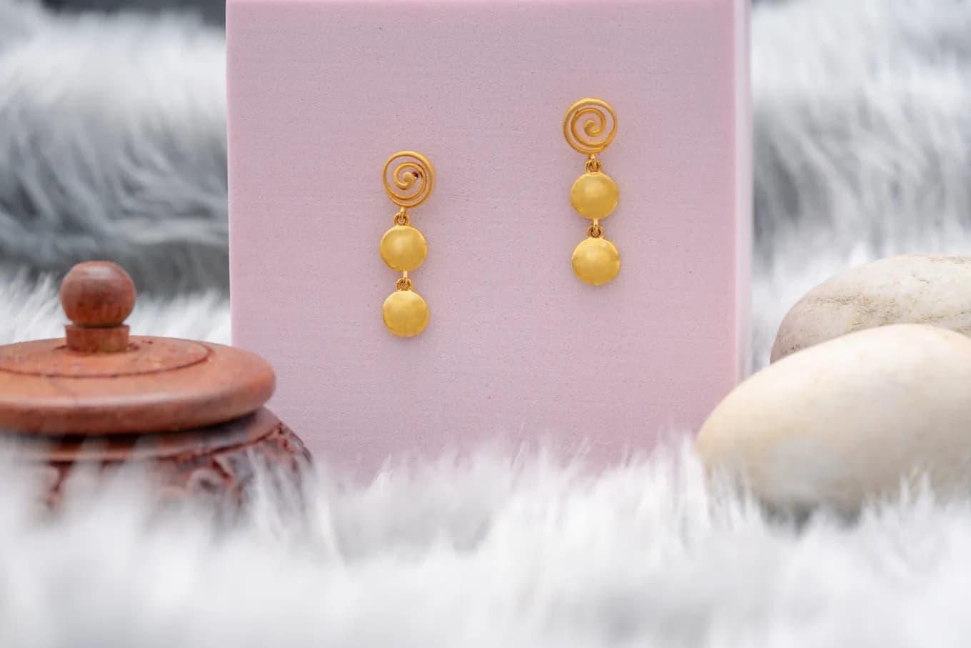Mesmerizing Gold Danglers