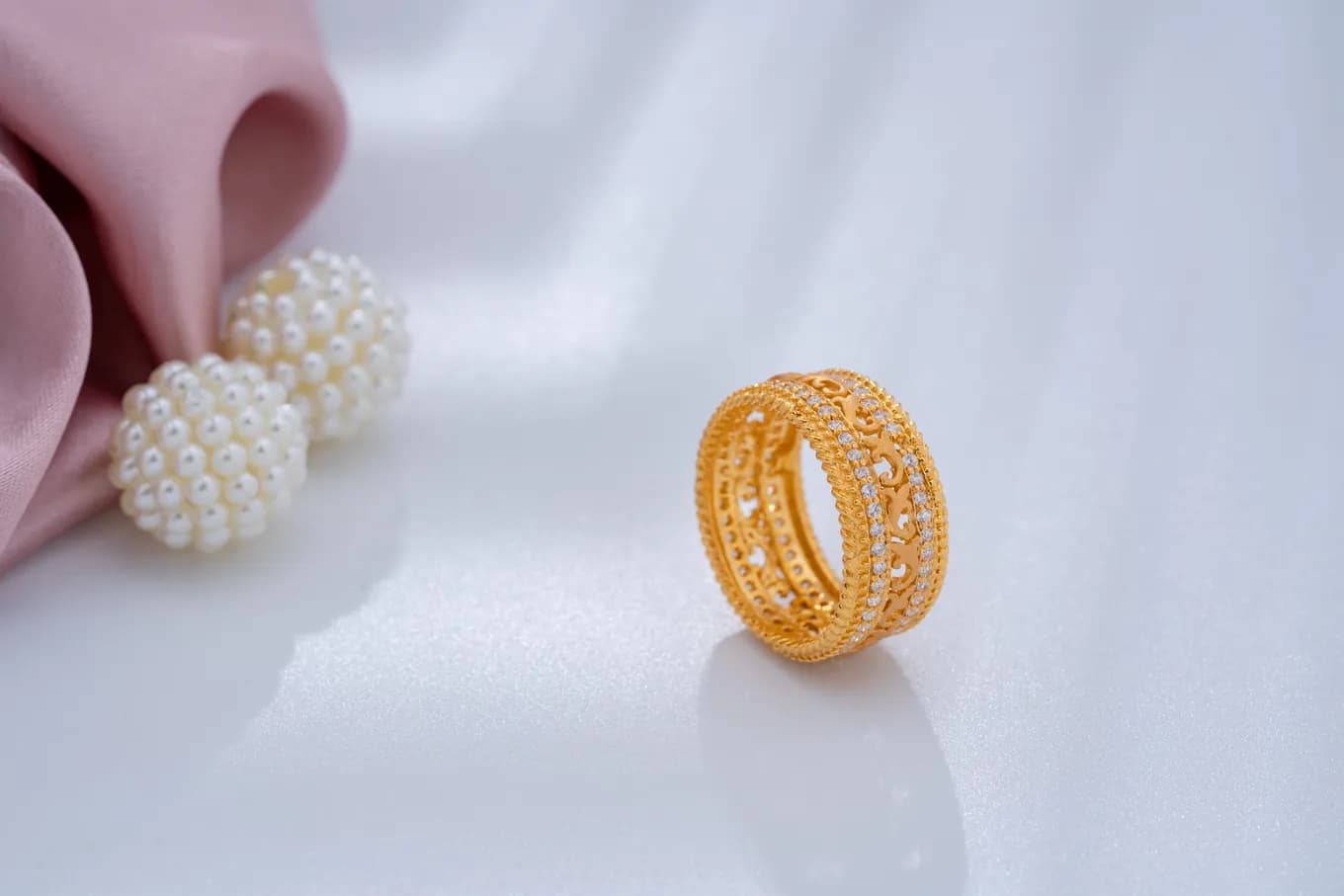 Artistic Gold Band