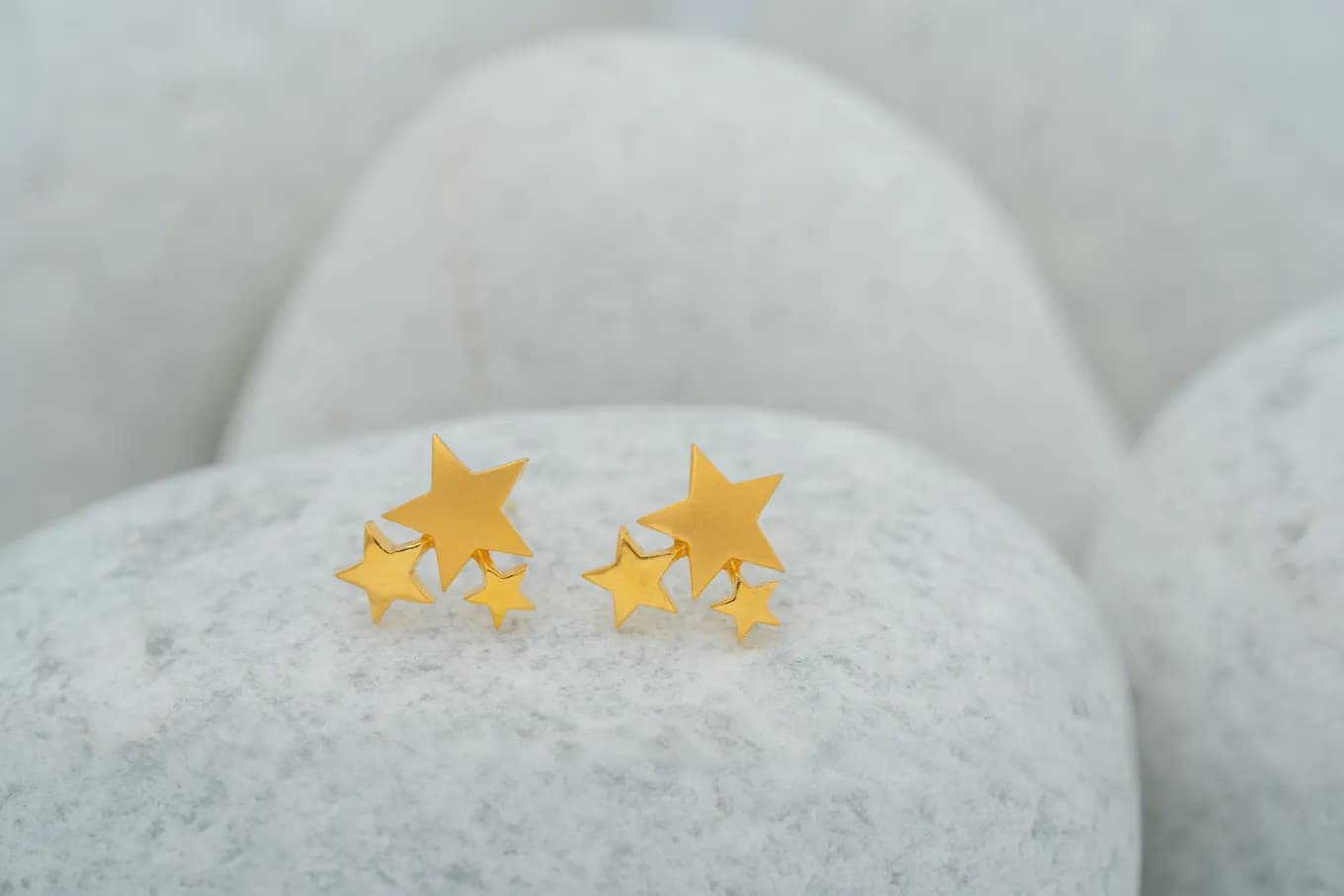TRIPLE GOLD STAR STUDS