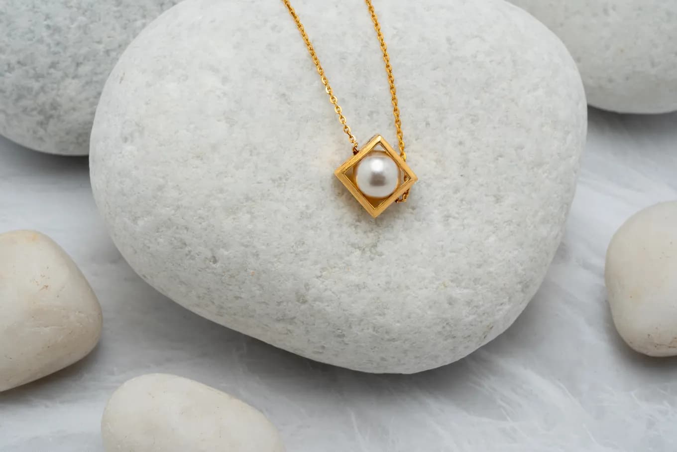 Sole Pearl Necklace