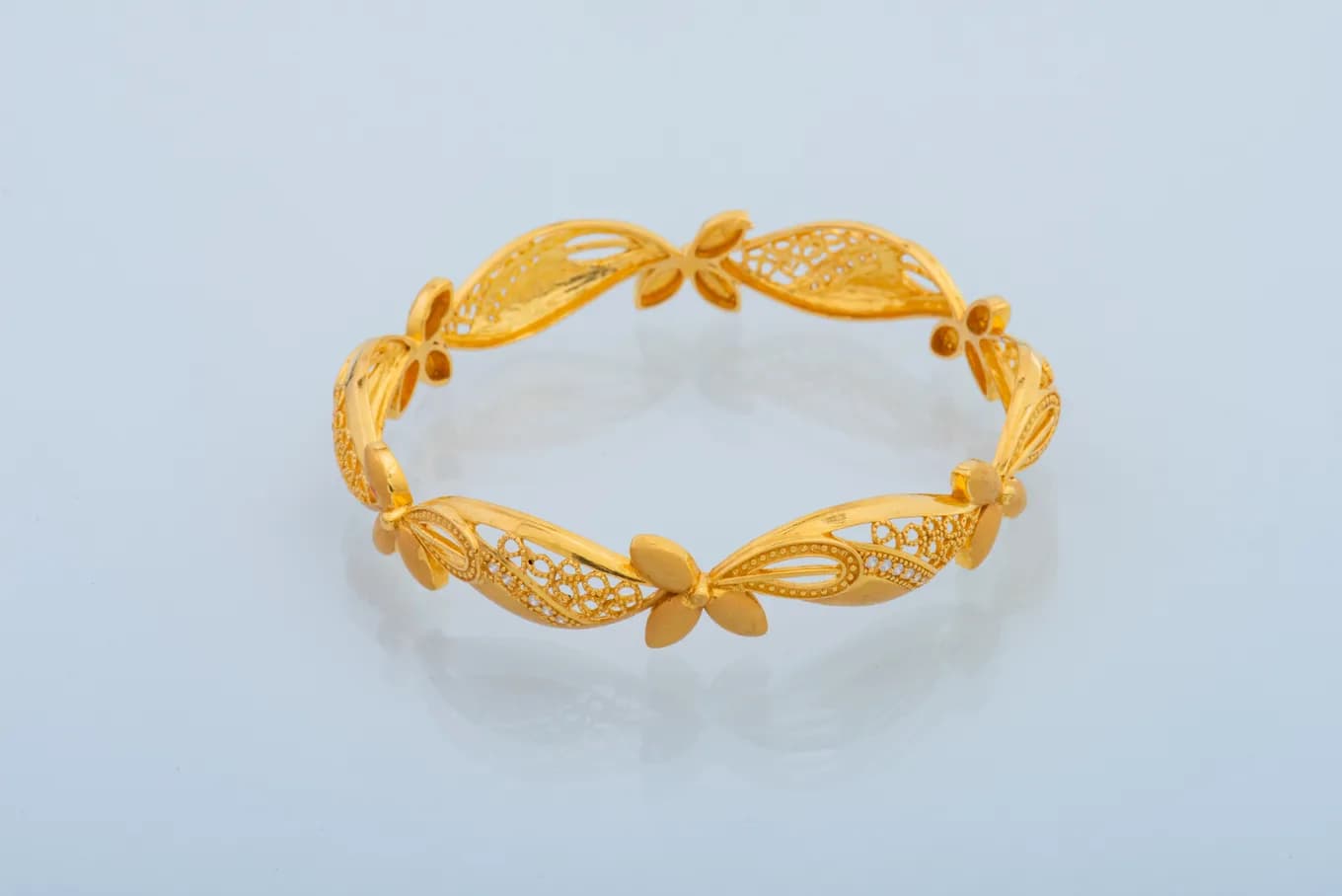 Exquisite Gold Bangle