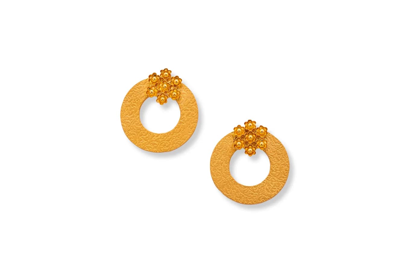 Chic Gold Studs