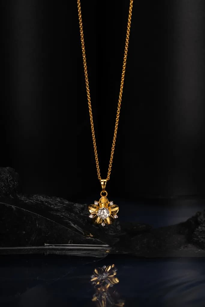 GOLDEN BLOSSOM PENDANT(18K WITH NATURAL DIAMONDS)
