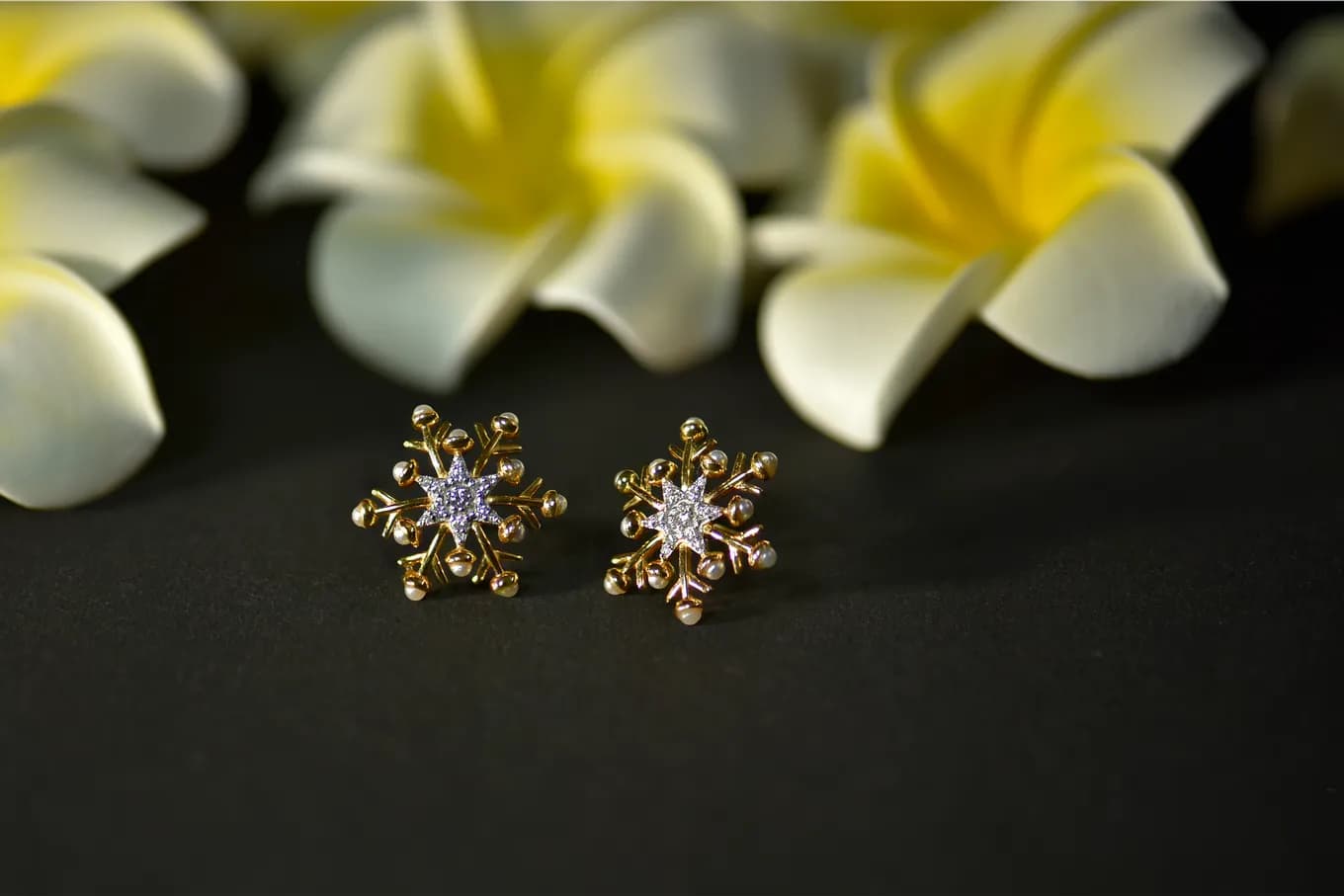 DAZZLING SNOWFLAKE STUDS (18K WITH NATURAL DIAMONDS)