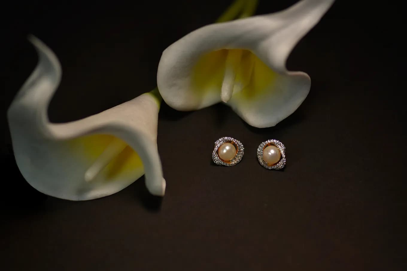 SNOWY GLAMOUR STUDS (18K WITH  NATURAL DIAMONDS)