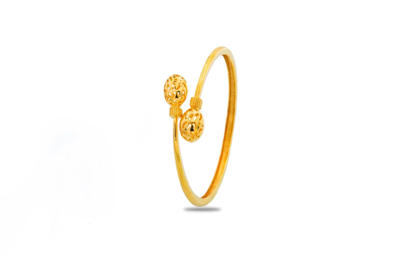 ROYAL ELEGANCE GOLD BANGLE