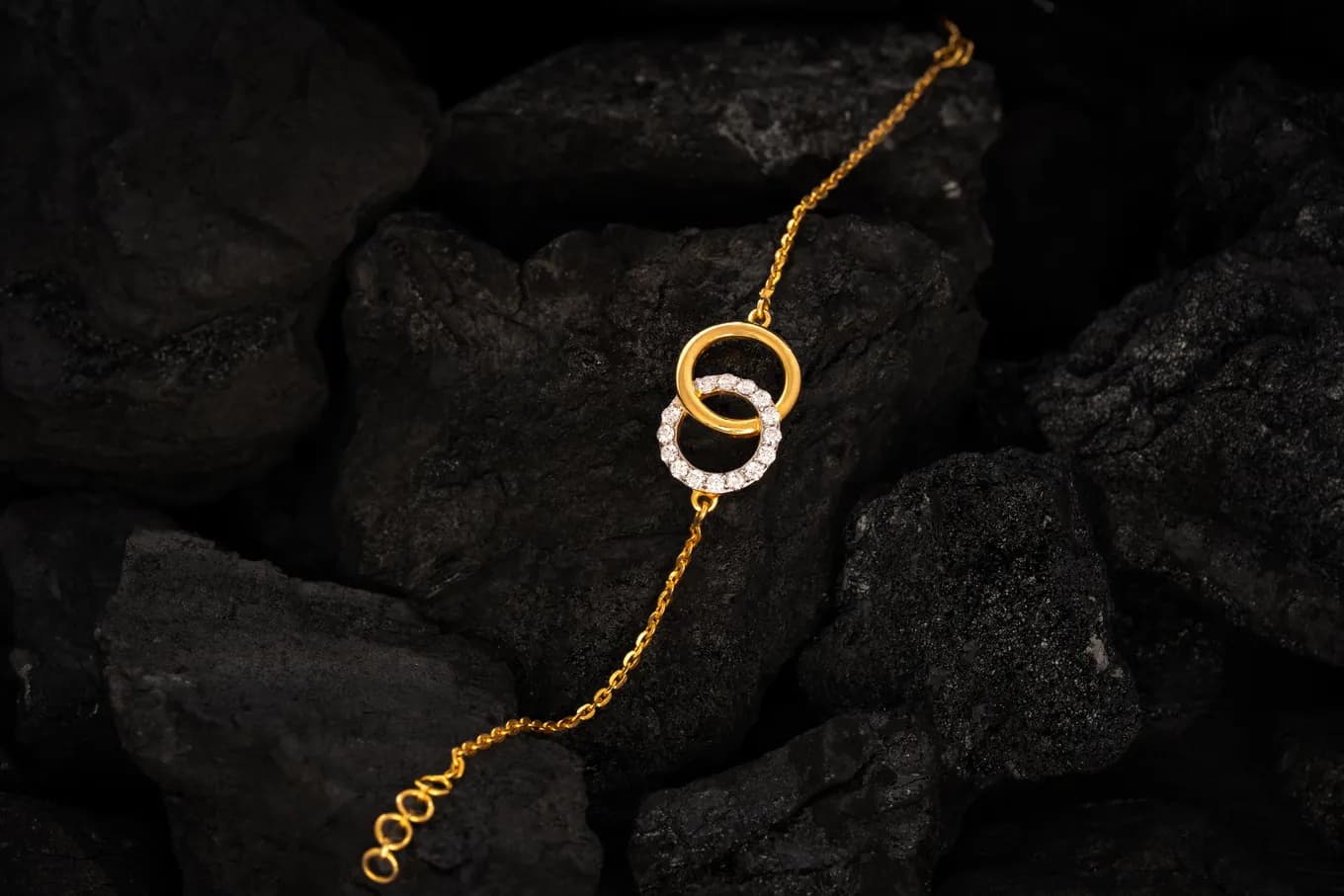 INTERWINED CIRCLES BRACELET (18K WITH NATURAL DIAMONDS)