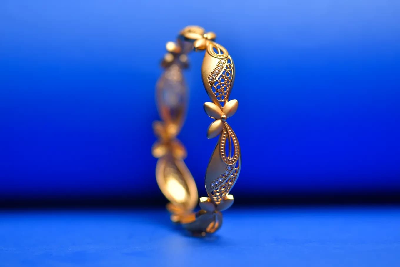 Exquisite Gold Bangle