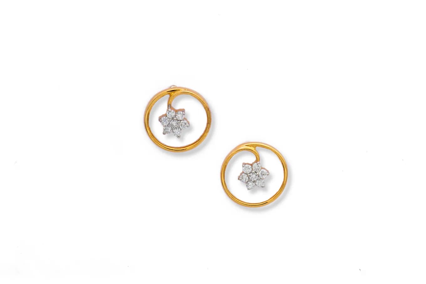ETHEREAL SHINE OF DIAMOND STUD (18K WITH NATURAL DIAMONDS)