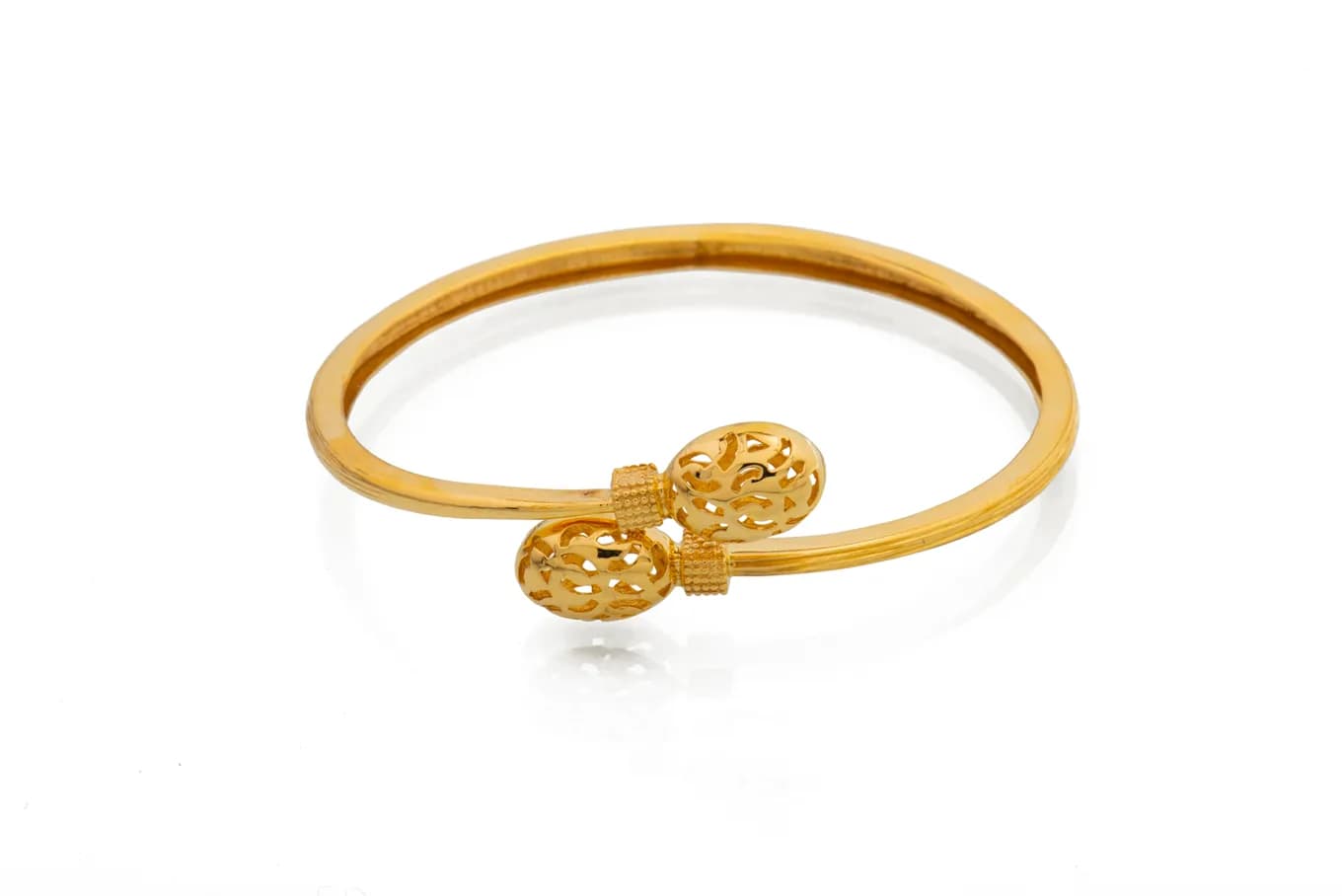 ROYAL ELEGANCE GOLD BANGLE