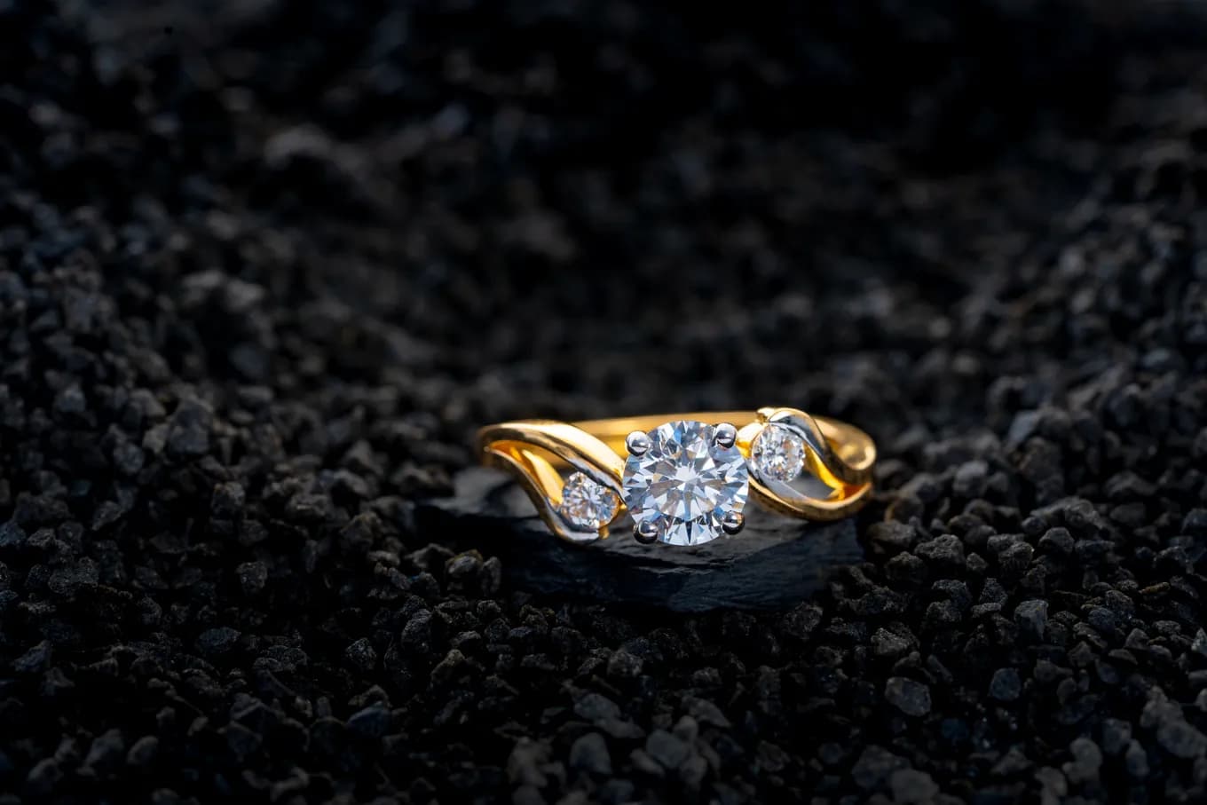 TRIO DIAMOND RING (18K WITH NATURAL DIAMONDS)