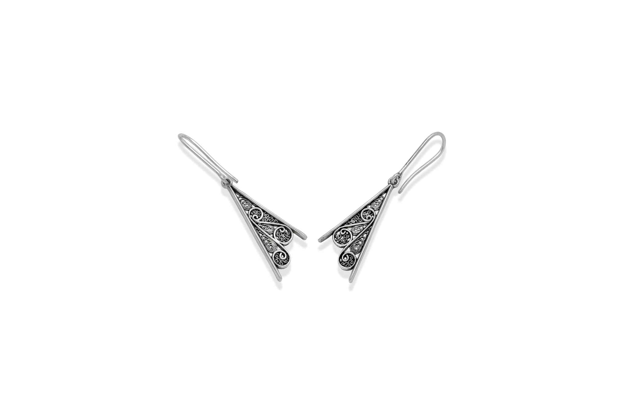 SILVERY BEAUTY DROP EARRINGS