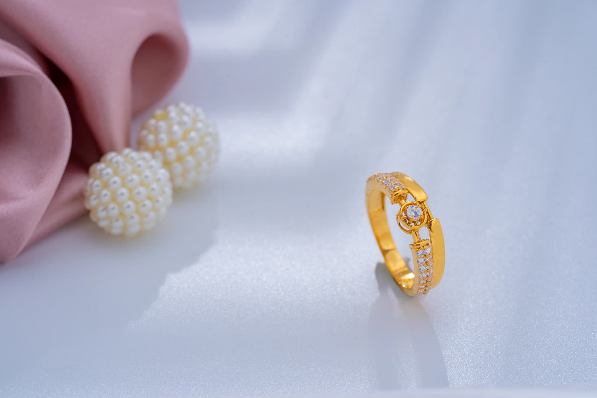 ELEGANT 22K GOLD RING