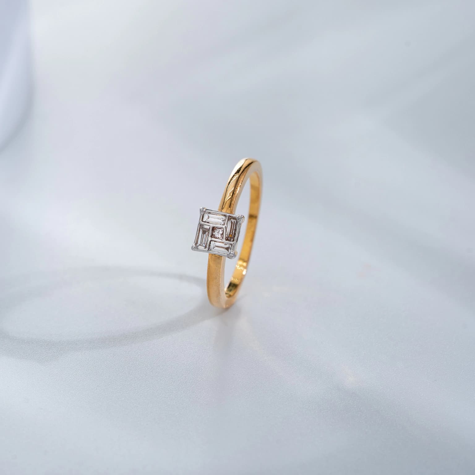 BAGUETTE BLISS DIAMOND RING(18K WITH NATURAL DIAMONDS)