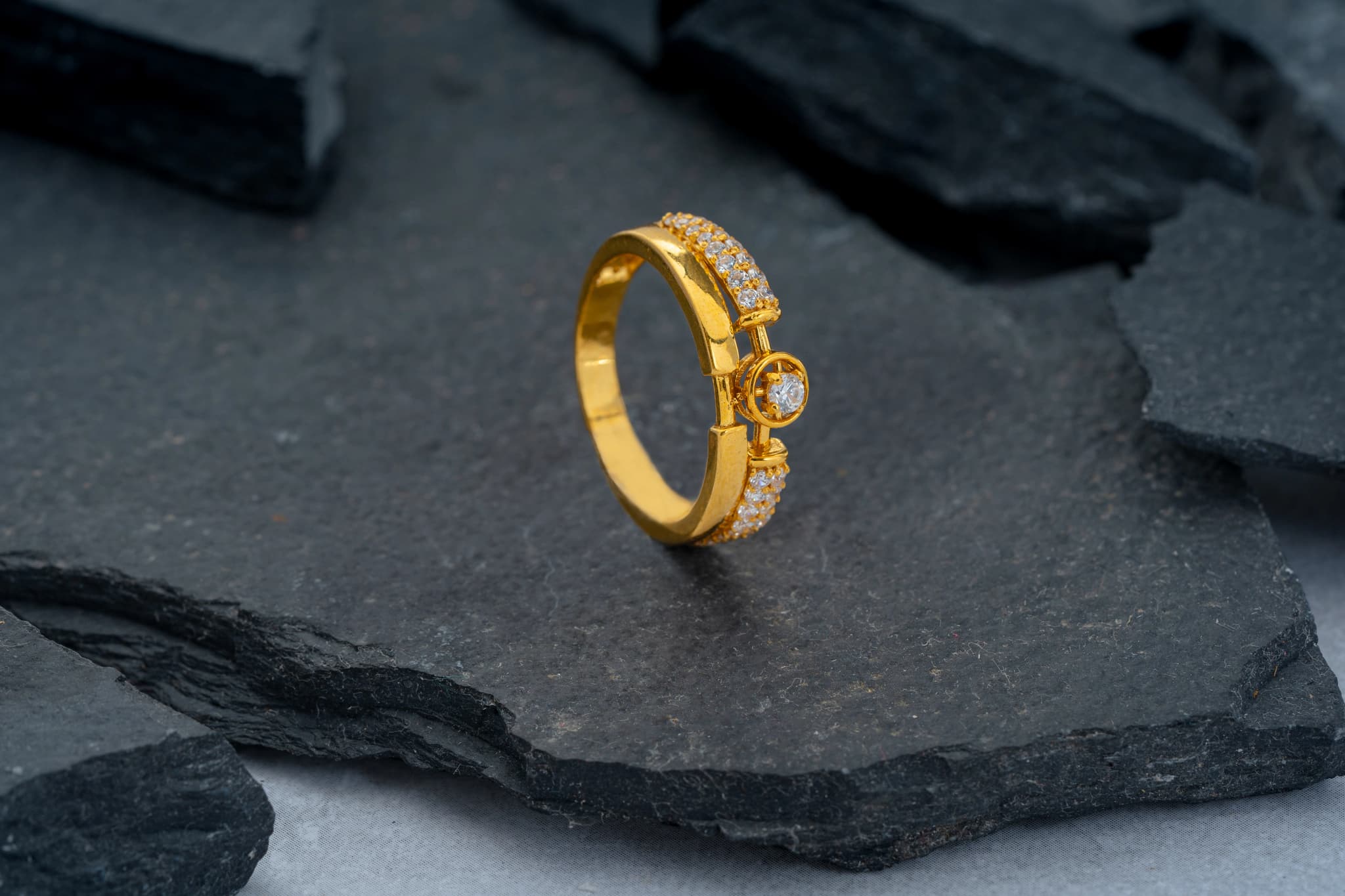 ELEGANT 22K GOLD RING