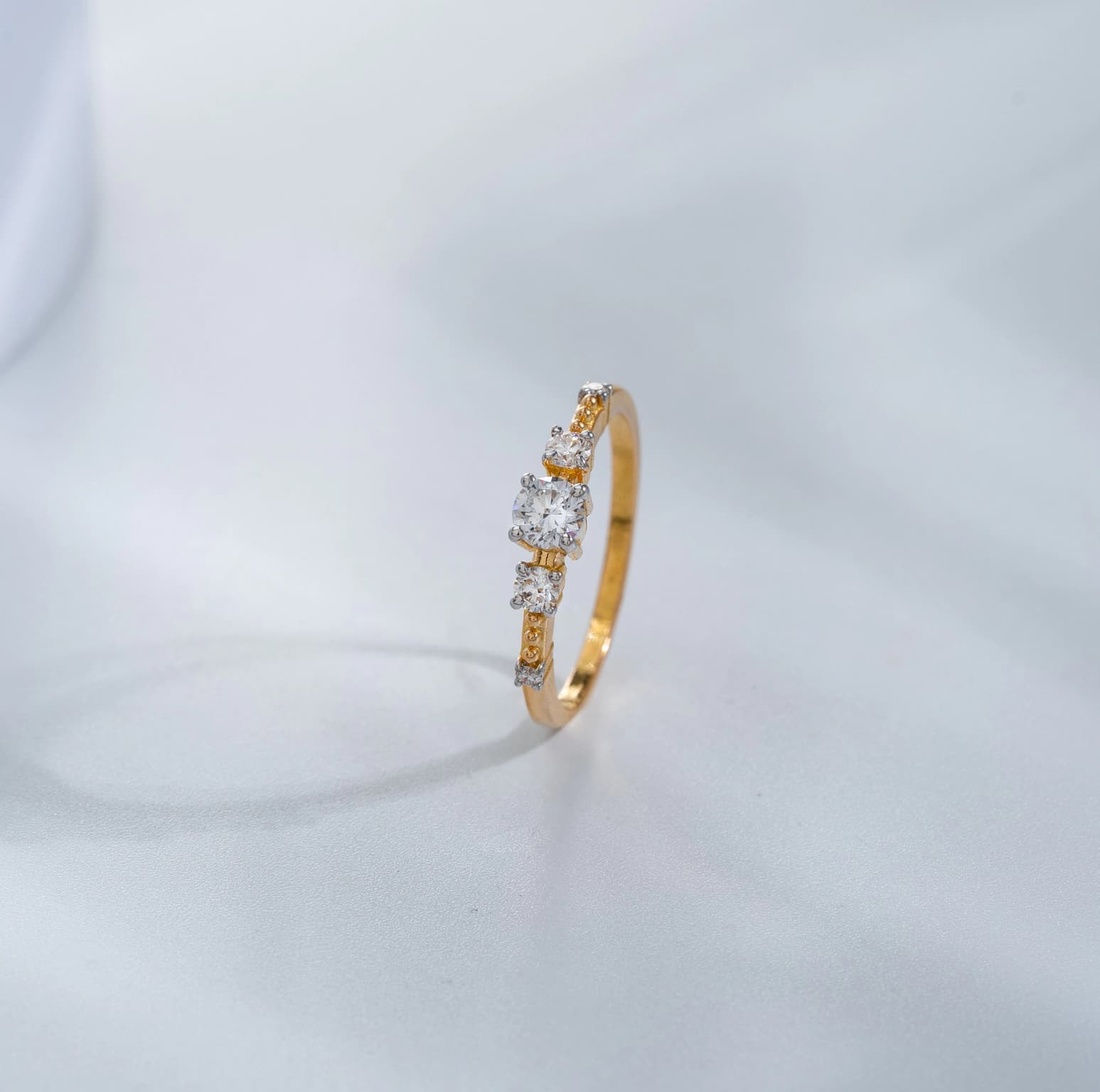 AGELESS DIAMOND RING(18K WITH NATURAL DIAMONDS)
