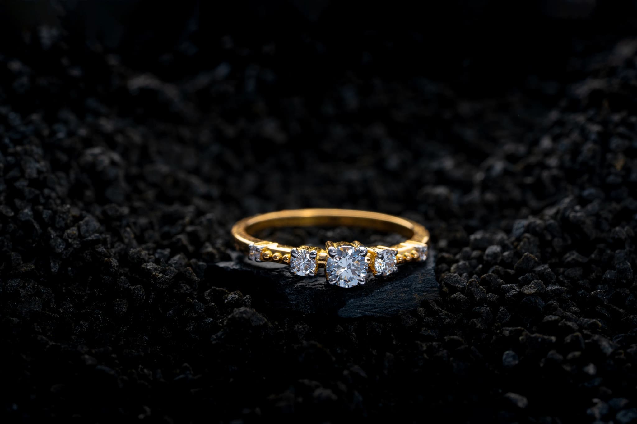 AGELESS DIAMOND RING(18K WITH NATURAL DIAMONDS)