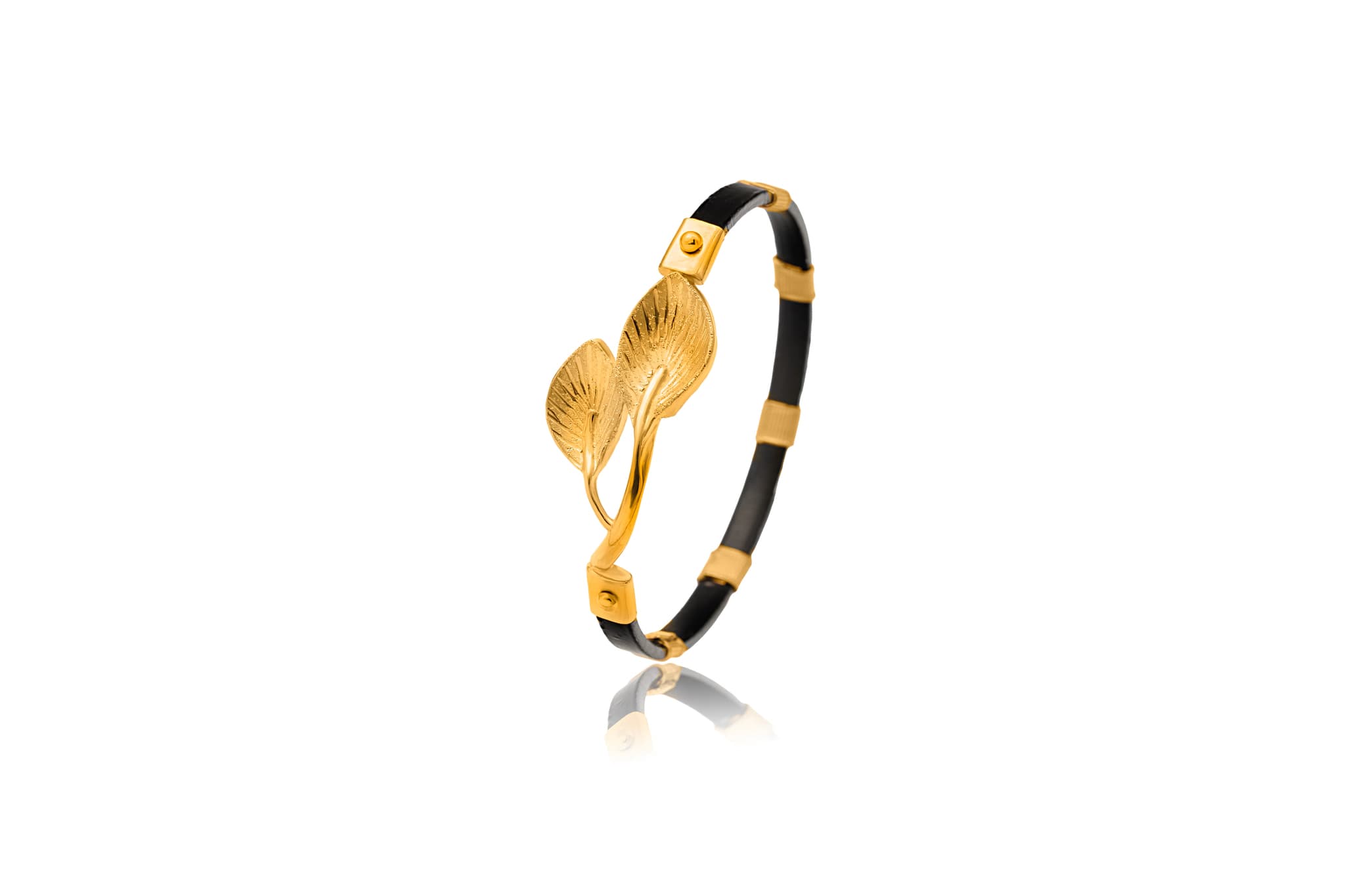 LEAF CHARM GOLD NOA BANGLE