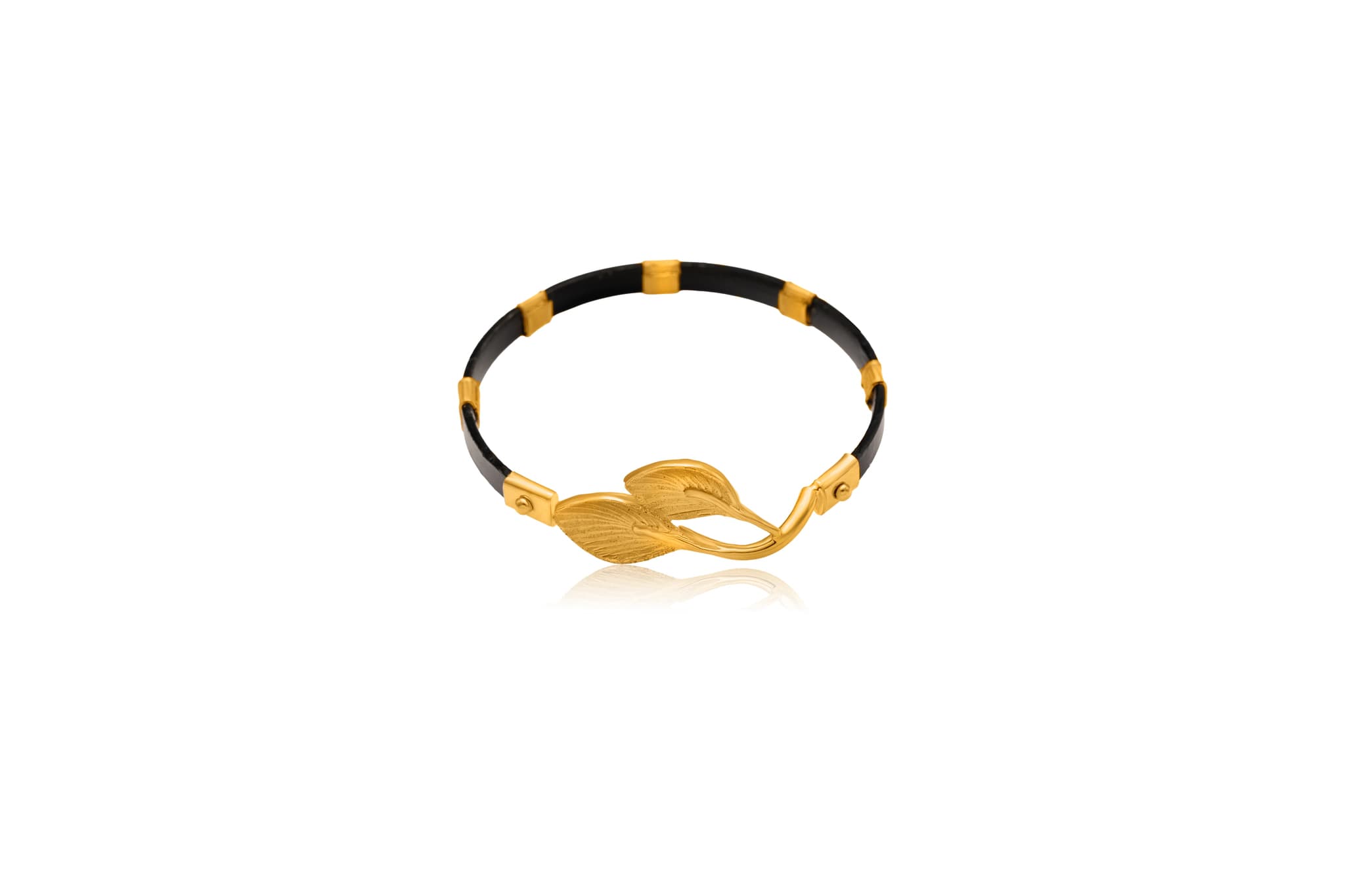 LEAF CHARM GOLD NOA BANGLE