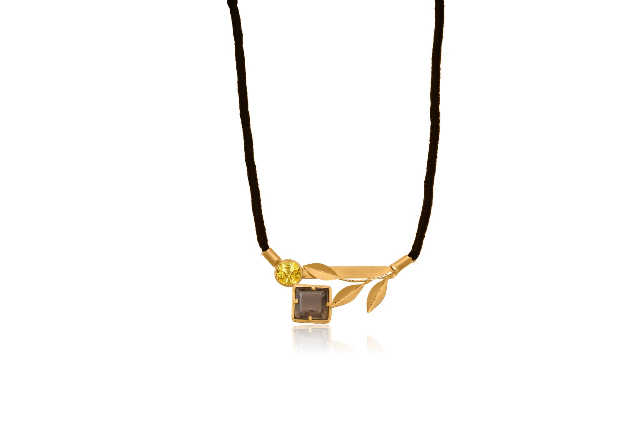 GOLDEN VINE NECKLACE