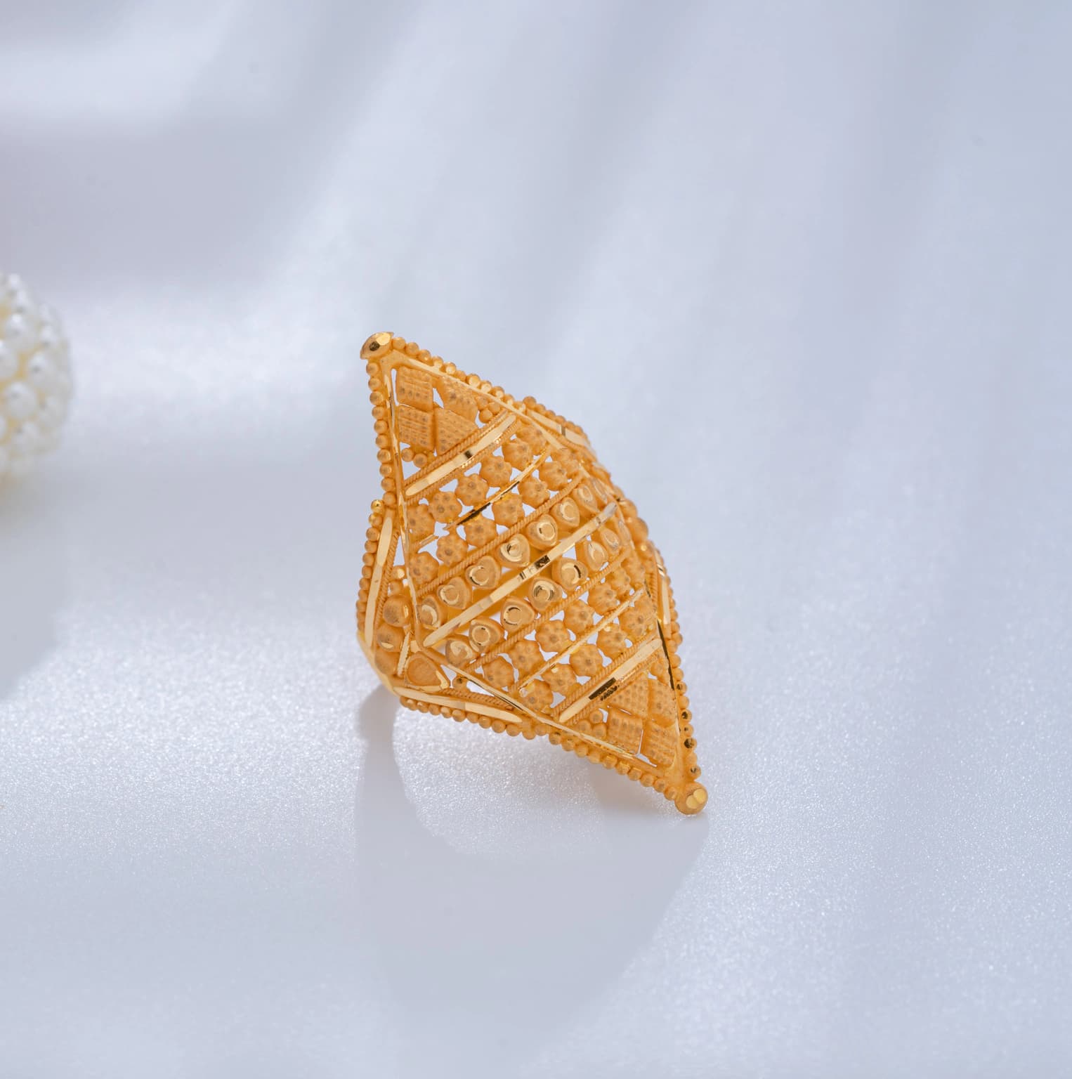 Traditional Rhombus Gold Ring