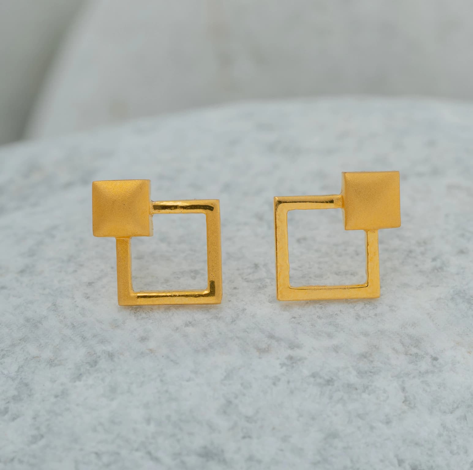 GOLDEN FRAME STUDS