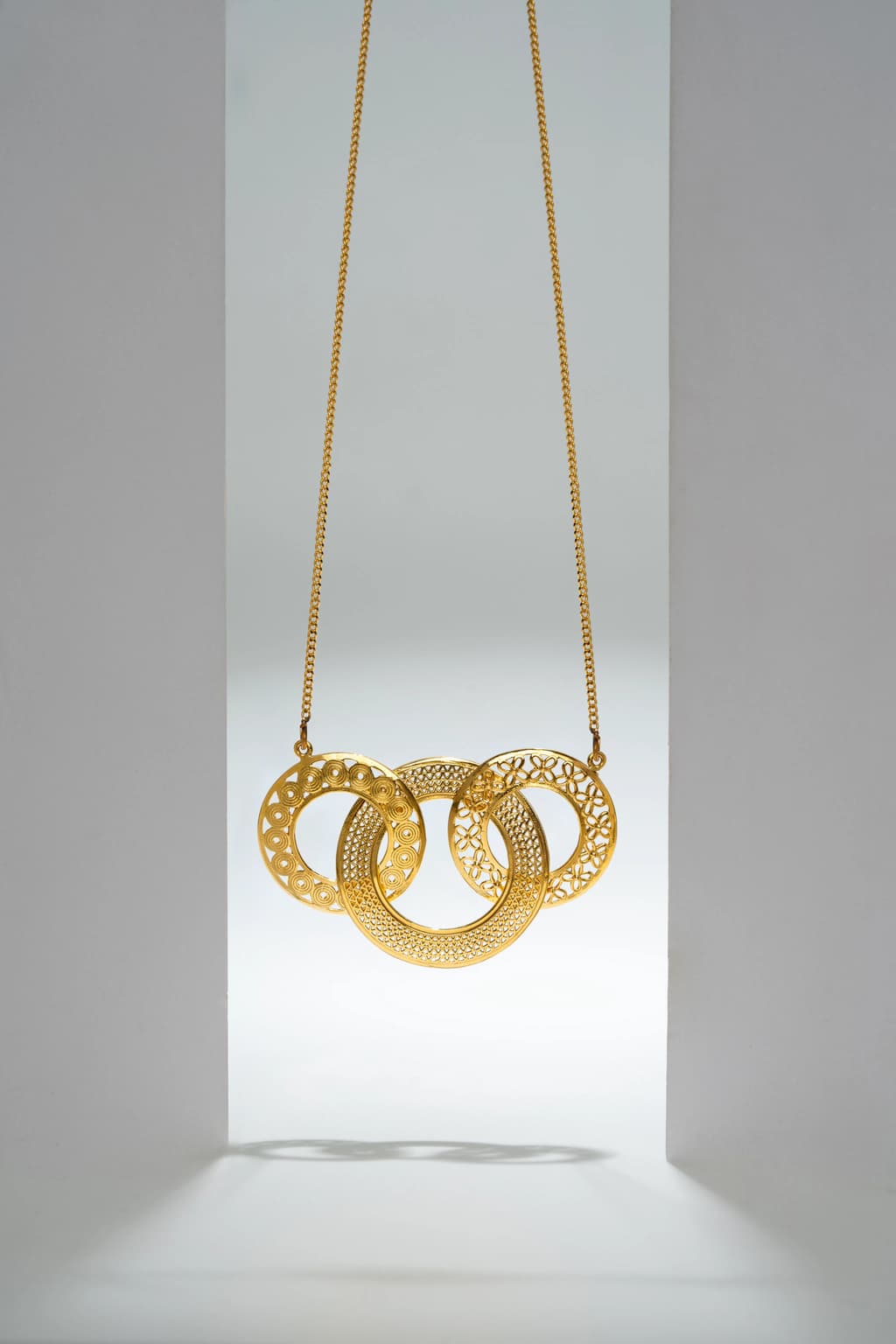 Aureus Embrace Gold  Pendant