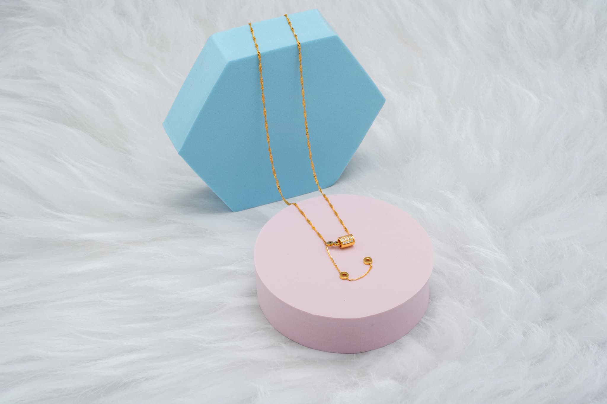 Modish Gold Necklace