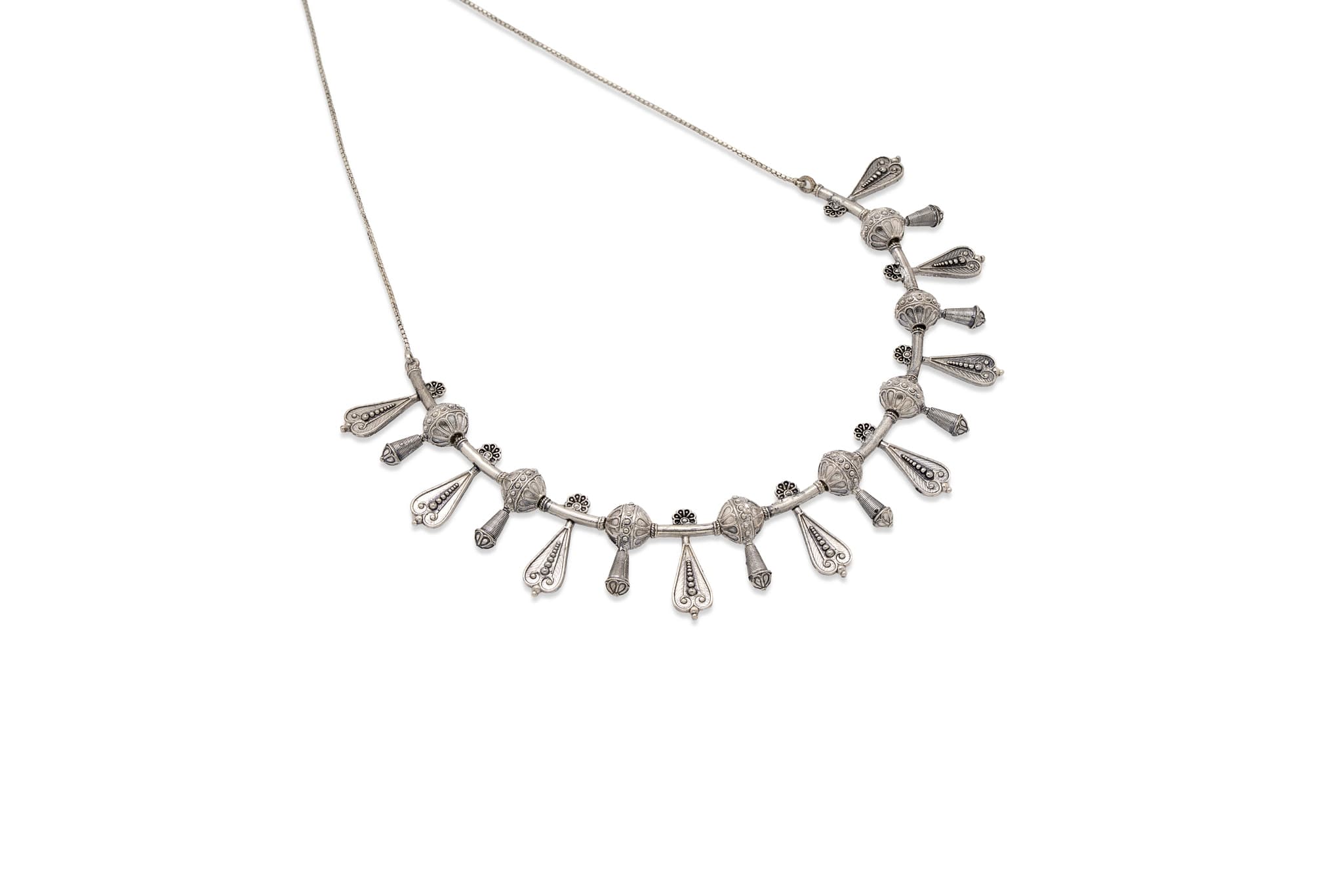 TRIBAL ELEGANCE SILVER NECKLACE