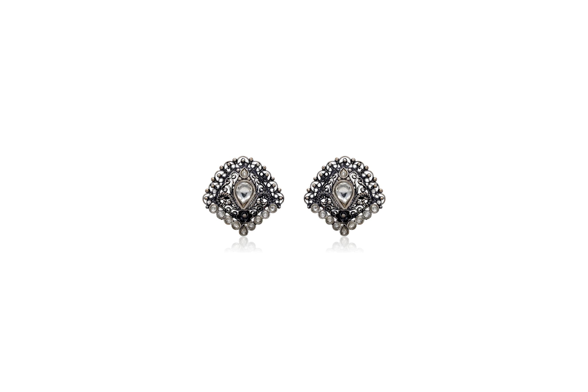 EXQUISITE SILVER STUD EARRINGS