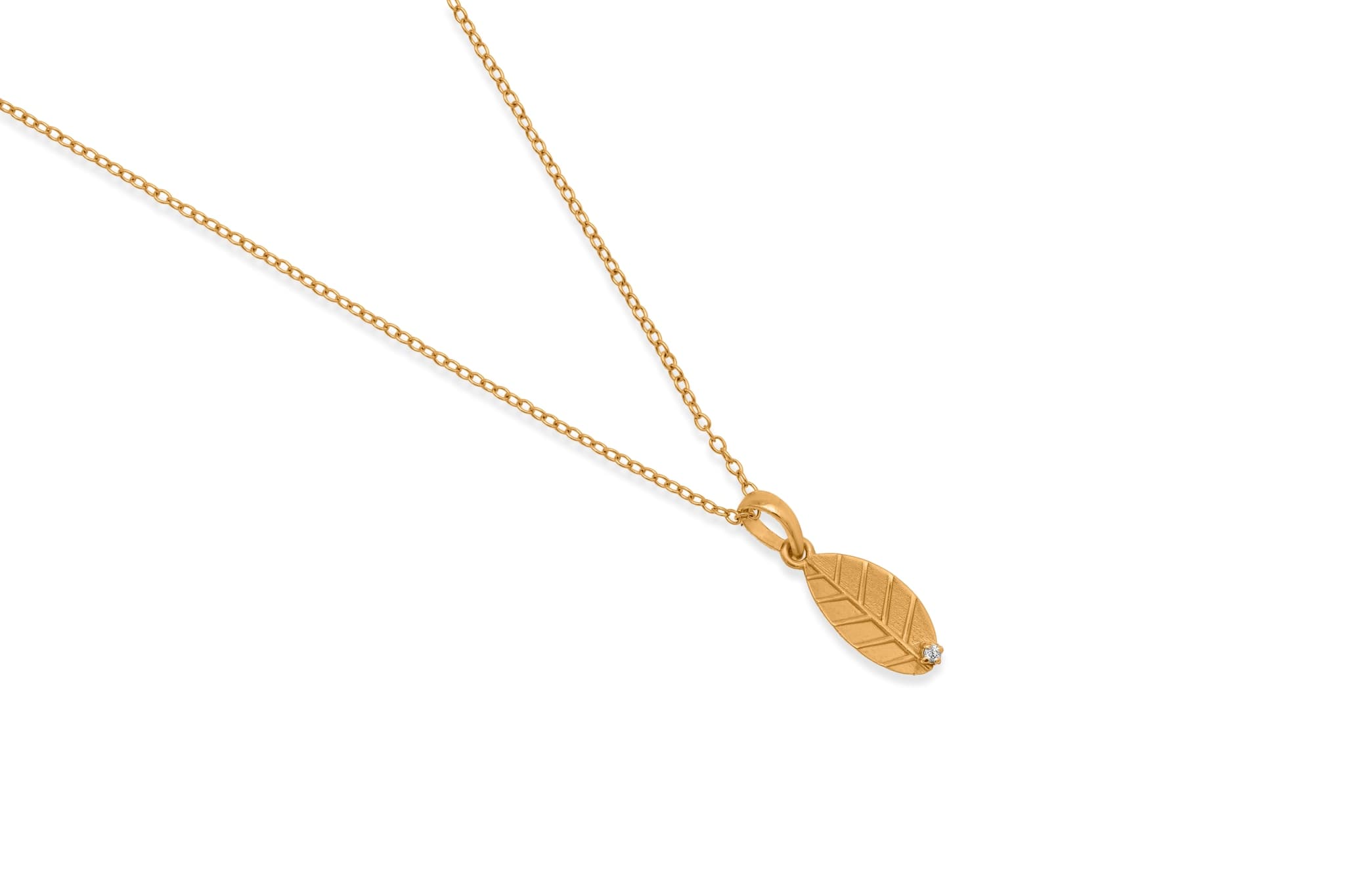 SUBTLE SPARK LEAF DIAMOND PENDANT SET