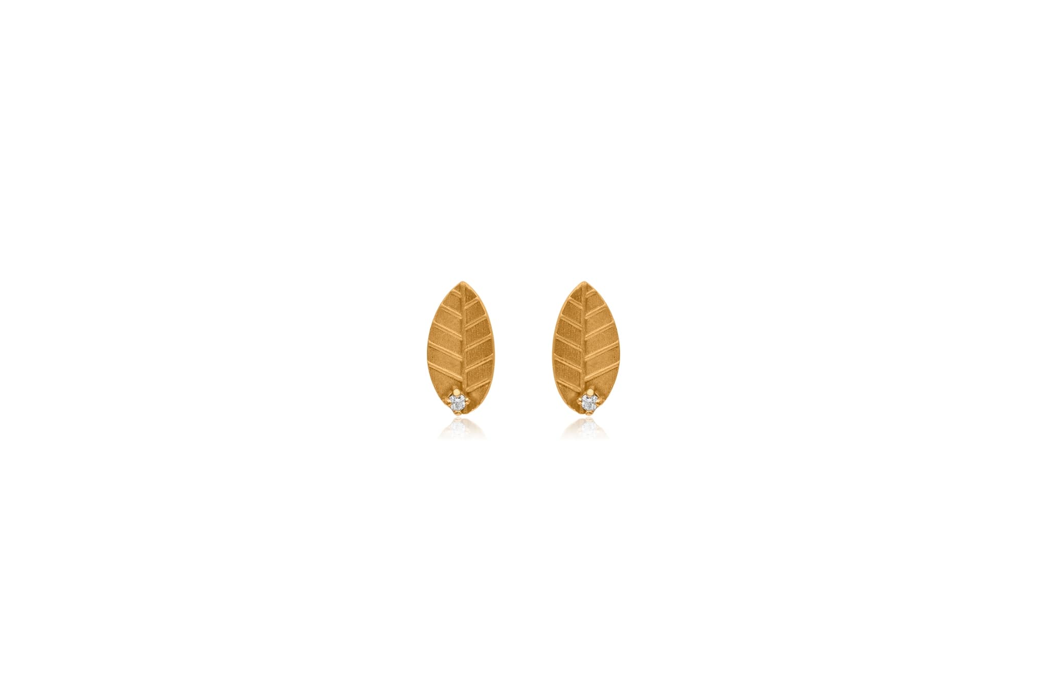 SUBTLE SPARK LEAF DIAMOND PENDANT SET